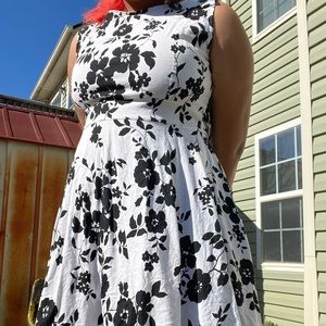 Hello! Today I am selling a black and white dress with follow.